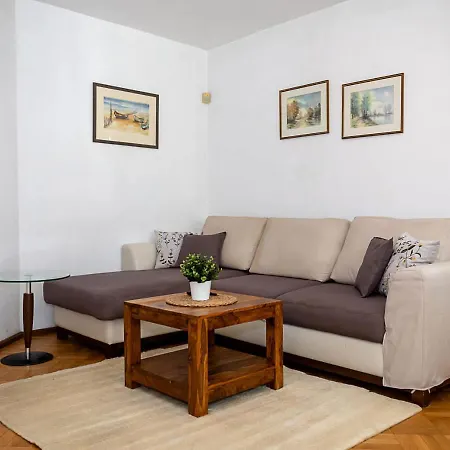 Апартаменти Spacious Flat With Garage - Steps From The Sea Garden By Flat Manаger