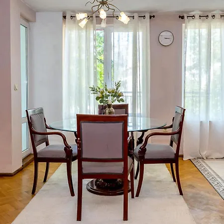 Апартаменти Spacious Flat With Garage - Steps From The Sea Garden By Flat Manаger Варна