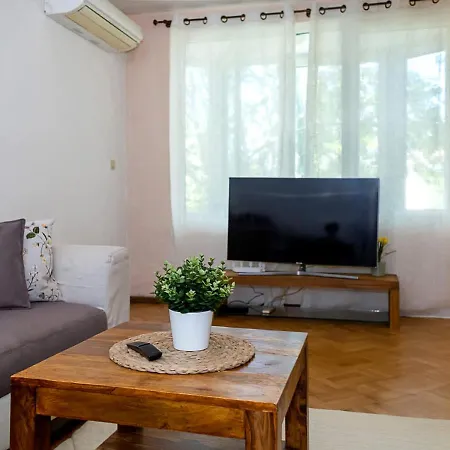 Апартаменти Spacious Flat With Garage - Steps From The Sea Garden By Flat Manаger *