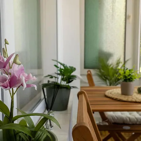 Spacious Flat With Garage - Steps From The Sea Garden By Flat Manаger Варна