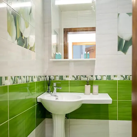 Spacious Flat With Garage - Steps From The Sea Garden By Flat Manаger Апартаменти Варна